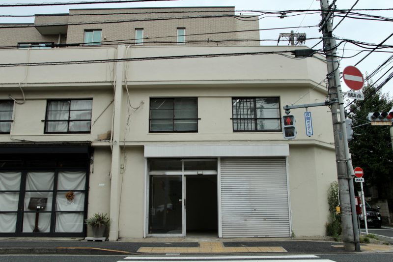 五日市街道沿いの白き2階建|吉祥寺