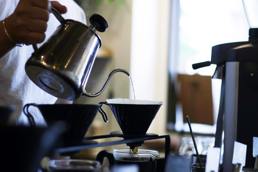 １杯のコーヒーで広がる世界――田中さん夫妻とNORIZ COFFEEを訪れる人、どちらにも当てはまります。