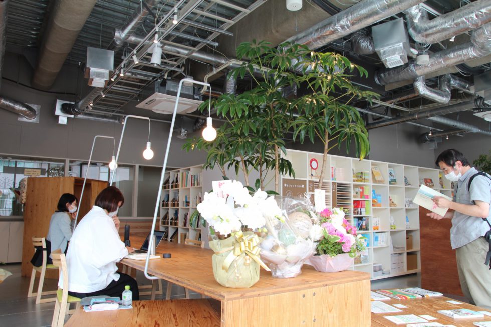 設計を担当したのは、家具デザイナーの小泉誠氏。国立市に自身のデザインを伝える「こいずみ道具店」を構えています。