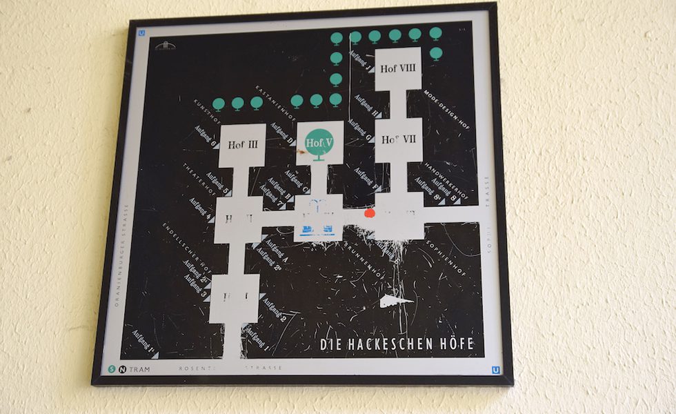 Hackesche Hofeの案内図。あえて迷子になりながら歩きまわる楽しさがある。