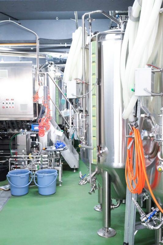 3つのタンクで醸造し、一度の仕込みで600リットルのビールが完成