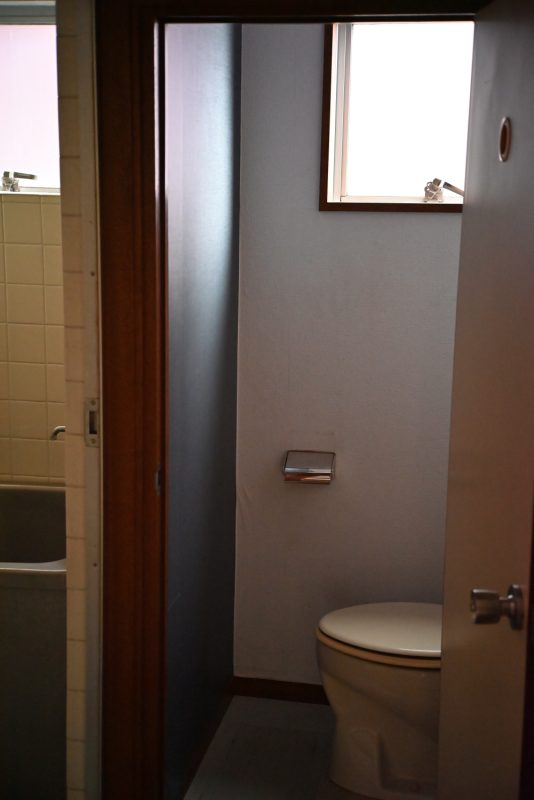 お風呂場とトイレの両方に小窓があり、換気しやすいのがうれしい