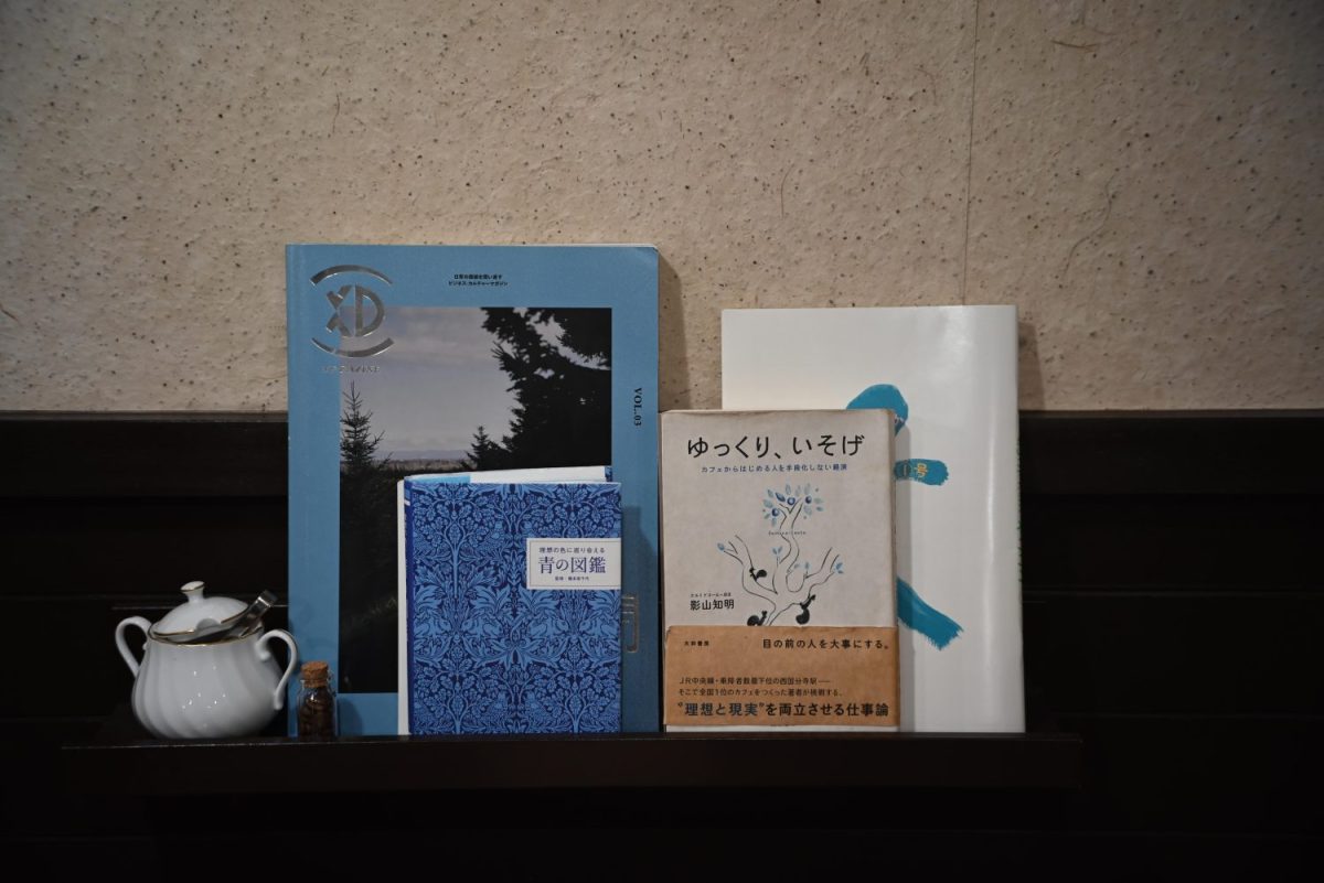 店内にはクルミドコーヒーの影山知明さんの本など、様々な本が置かれている