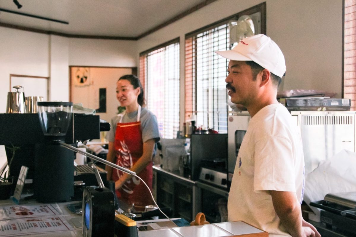 カフェは夫婦2人で営む。「私も本が好きなので、いい場所だなと思います」と奥さん