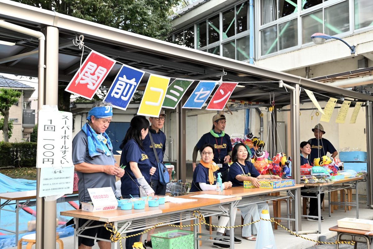 商店会が主催するお祭りには、関前のコミセン（コミュニティセンター）も出店。コミュニティセンターは武蔵野市内に16箇所あり、市民のボランティアで運営を行っている