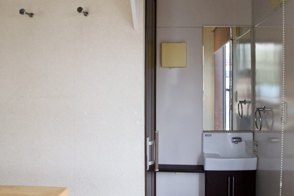 奥にはトイレや手洗い場があるため、イートインのお客さんも安心