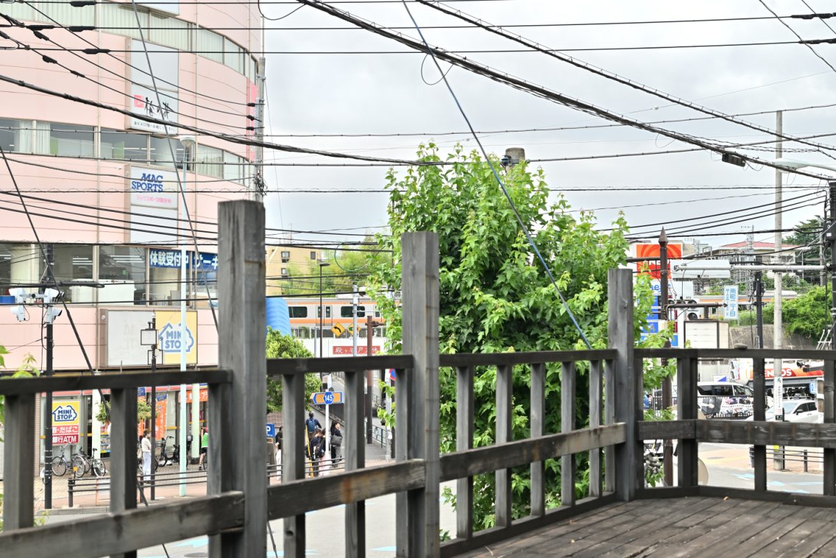 交差点の向こうには中央線もちらり