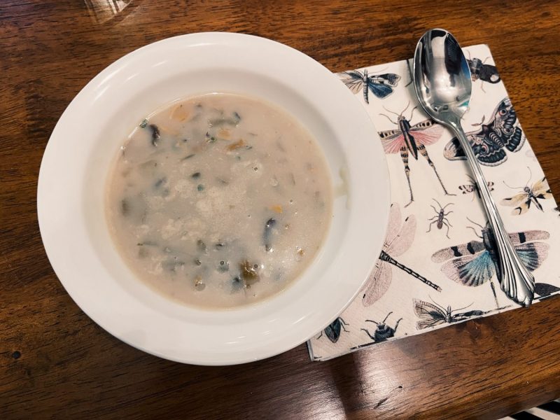数種類のキノコと生クリームを使ったシンプルなスープ。香りが豊かでおいしい