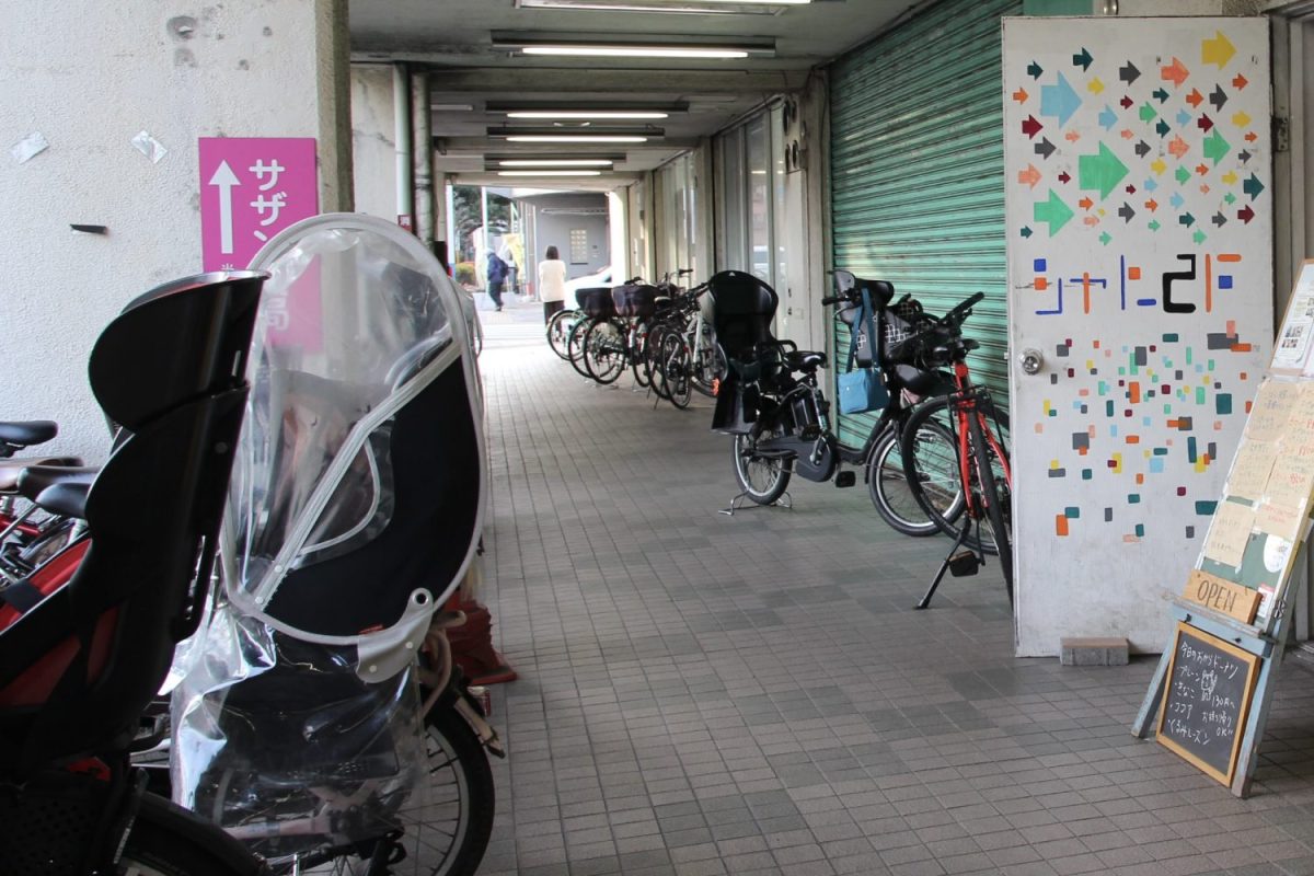 飲食店や教室、東京学芸大こども未来研究所 Codolabo studioなどが集まる、シャトー小金井。かつては小金井観光まちおこし協会もここに。２Fでは今も展示会やワークショップなどのイベントが行われている