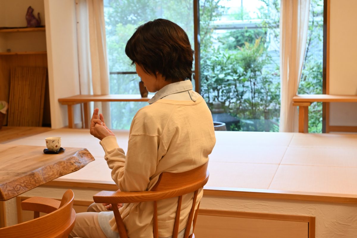 「訪問看護をはじめた頃、一人暮らしで、ご自分で旅立ちの準備を完璧にされた方がいらっしゃいました。それを目にしたとき、近くの商店街に駆けて行って『ひとりの人生が今終わろうとしているから最後に挨拶しに来てください』って叫びたくなった」と鮮明に覚えている冨澤さん