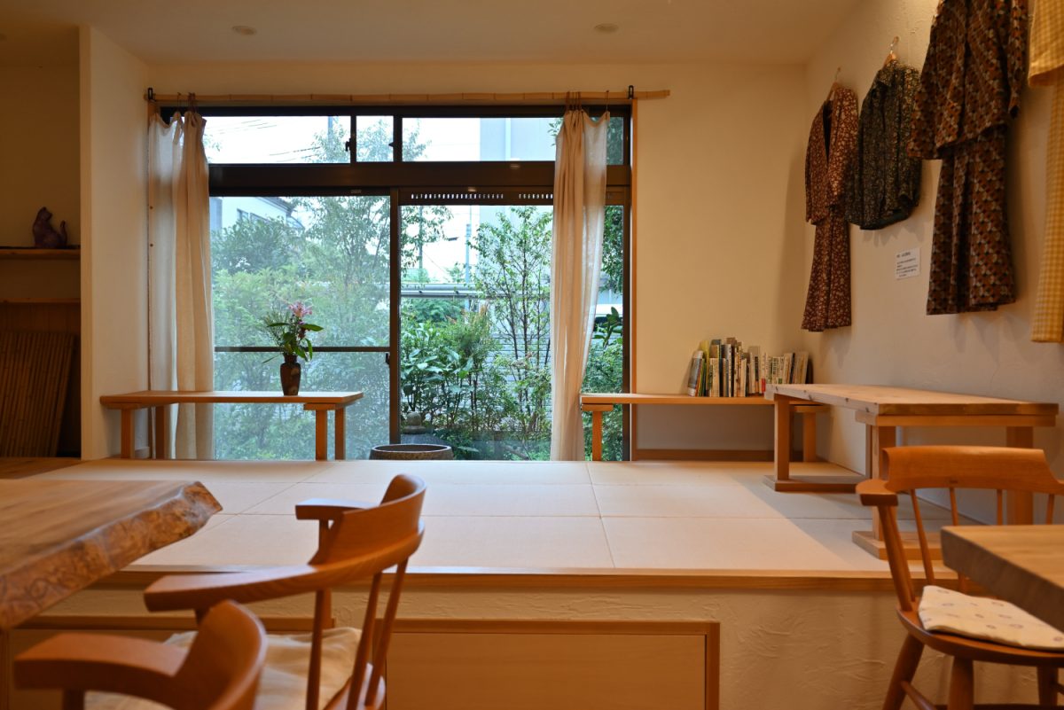 そらは知人だった女性の建築家に内装を依頼し、理想の空間を実現。床はすべて無垢材、壁は漆喰、さらに畳と自然素材を使い、「昔日本の家ってこうだったよね」と思い出せる空間に