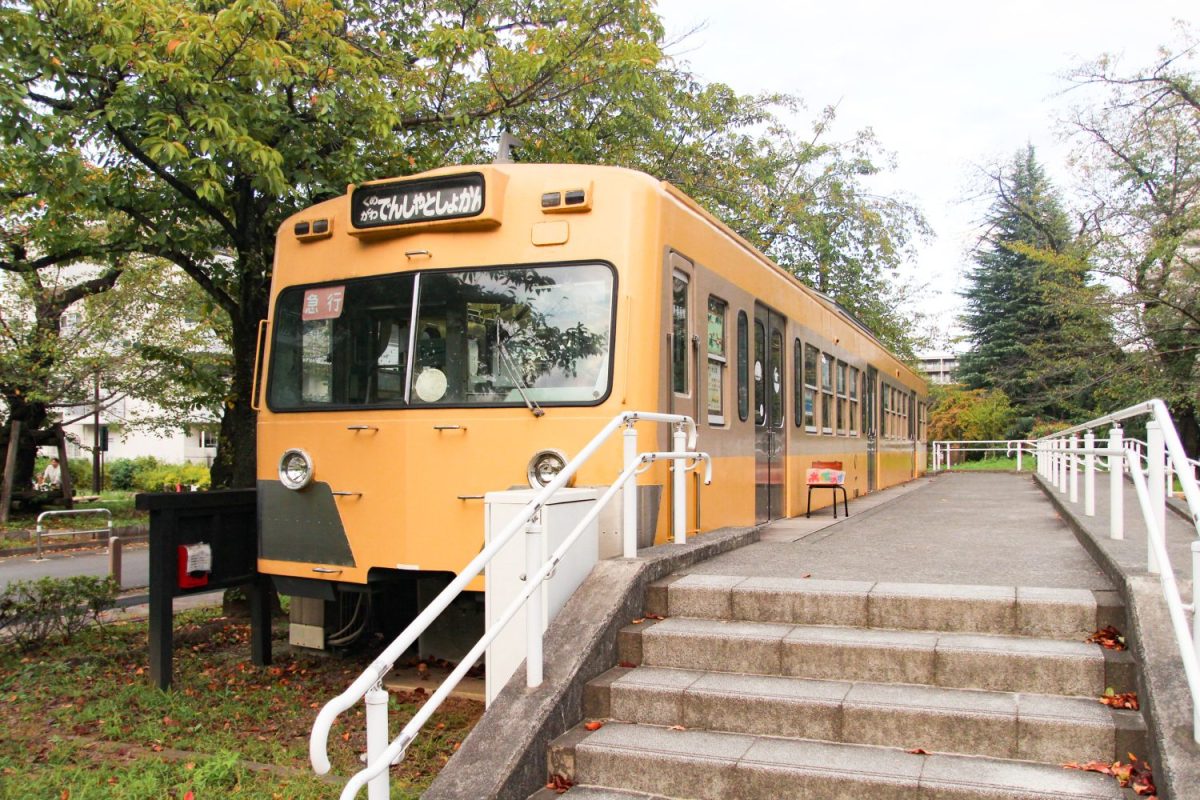 プラットフォームを設置したのもUR。「入りやすくて、車椅子の子もベビーカーでも入ってこられるし、すごくいい。本当の電車のホームみたい」と小椋さん