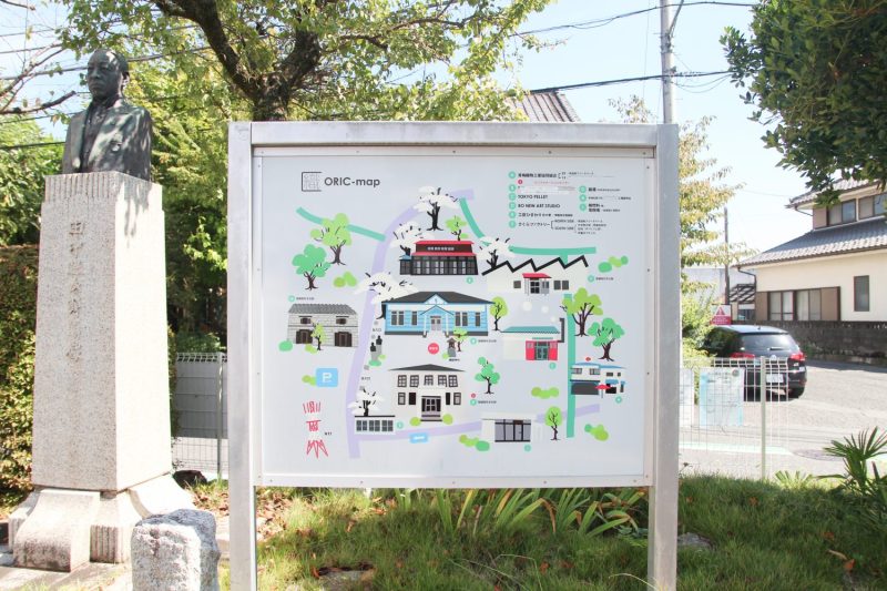 歴史的な建造物が並ぶ、織物組合の敷地