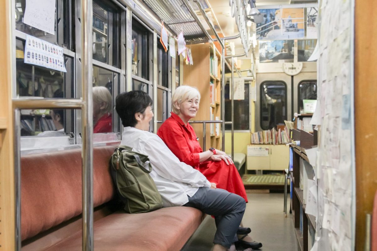 「外国人家族の子も多いですね。日本語がわからないお母さんと姉妹に、家族分の絵本をたくさん借りていく子もいます」