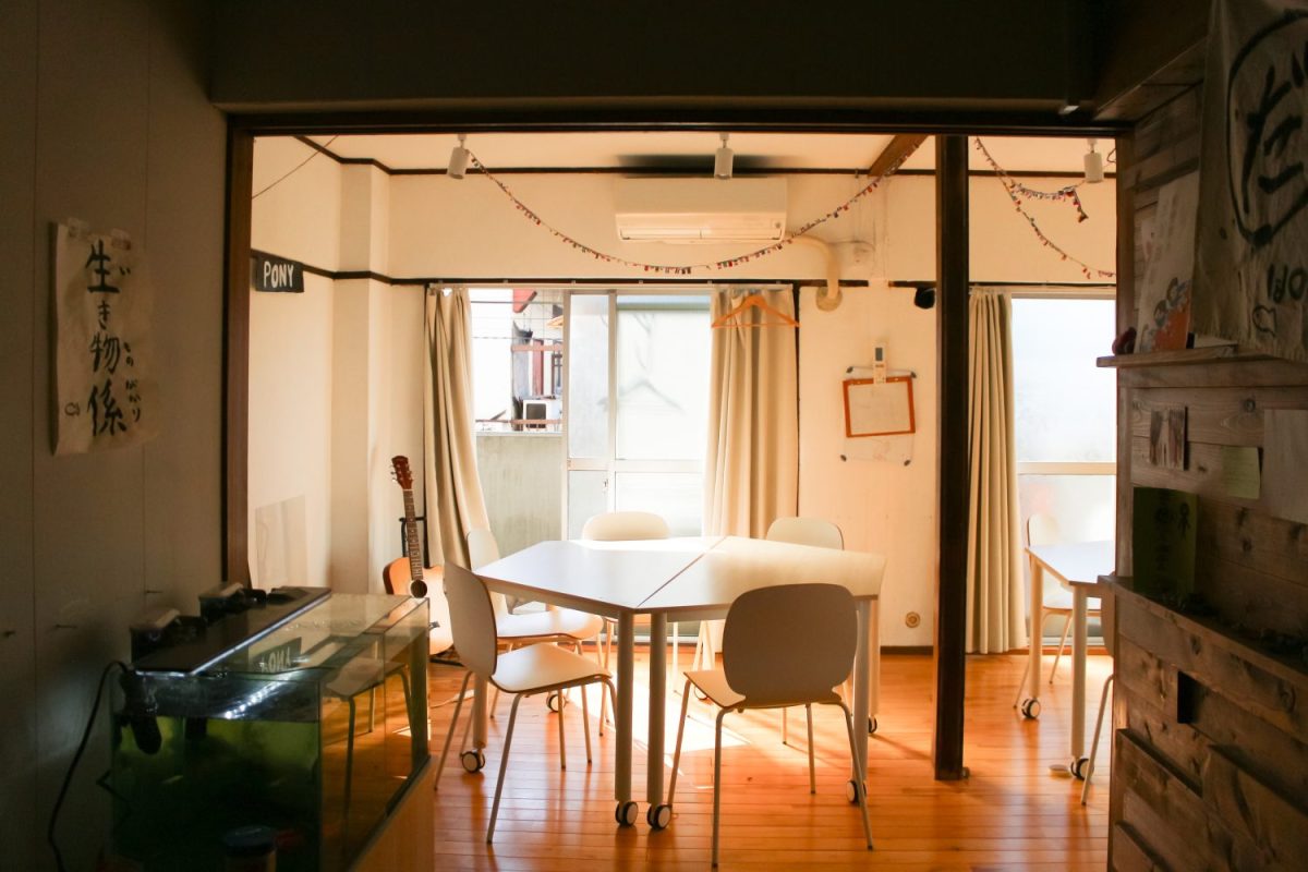 たまれ内の大学生のためのサードプレイス。思い思いに、自由に過ごすことができる