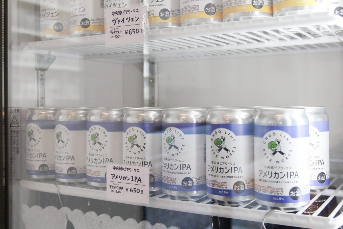 自社醸造のクラフトビールは現在3種。ビアワークスのタップルームをはじめ、JR系列の小売店など都内数十店に卸している