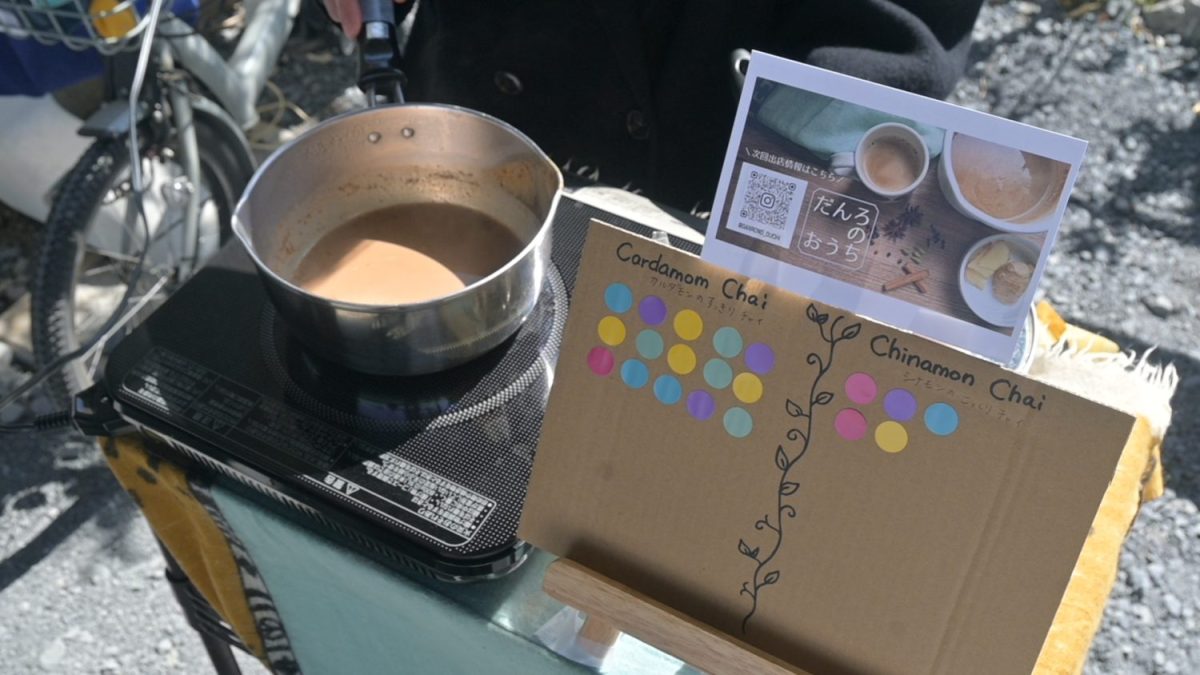 「Free Chai Tasting」としてカルダモンとシナモンの2種のチャイの好みをヒアリング
