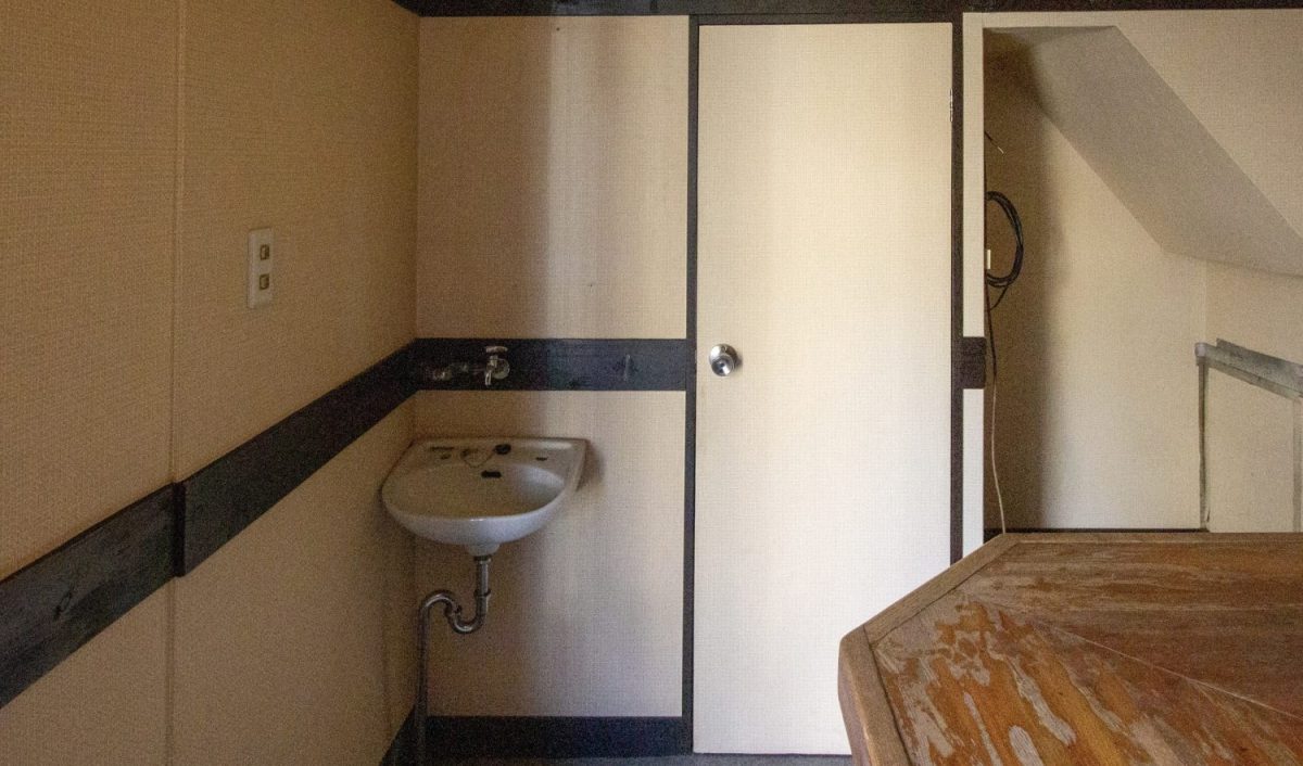 お店を入って左端にトイレと手洗い場がある。ゆっくり過ごしたいお客さんも安心